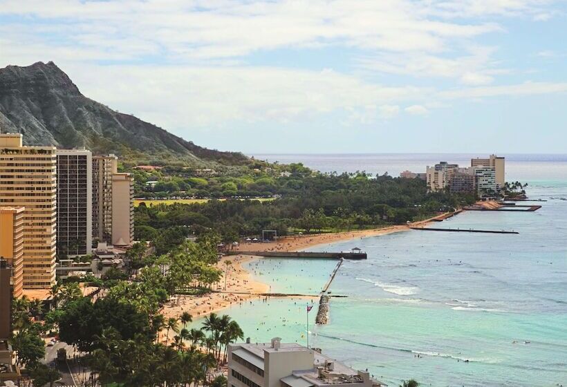 Отель Outrigger Waikiki Beachcomber