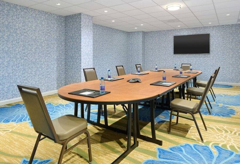 Отель Outrigger Waikiki Beachcomber