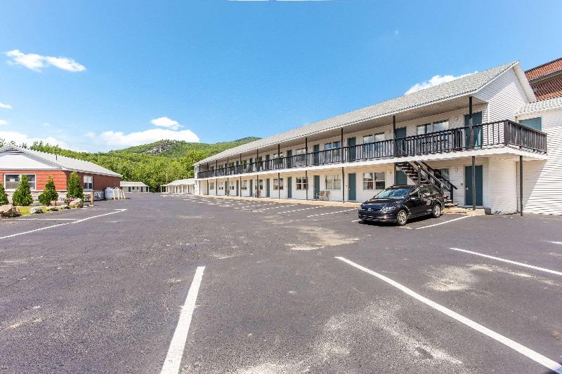 호텔 Quality Inn & Suites