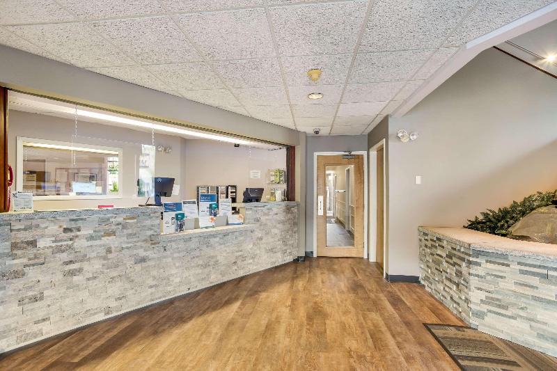 호텔 Quality Inn & Suites