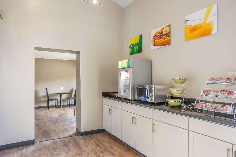 호텔 Quality Inn & Suites