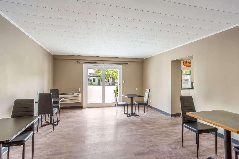 호텔 Quality Inn & Suites