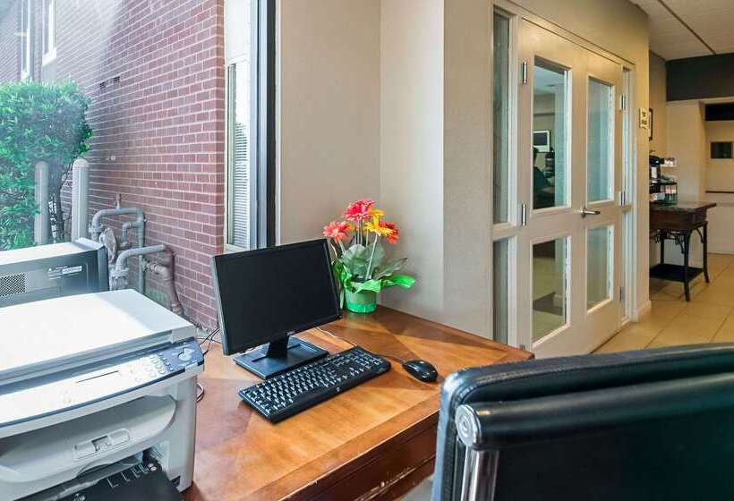 فندق Quality Inn Near Potomac Mills