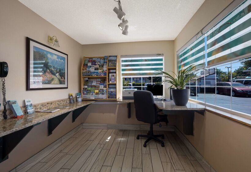 فندق Quality Inn & Suites Medford Airport