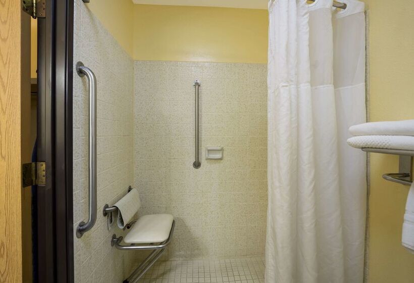 فندق Quality Inn & Suites Medford Airport