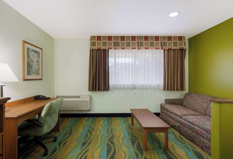 فندق Quality Inn & Suites Medford Airport