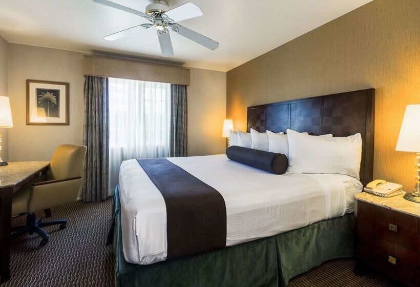 فندق Ramada By Wyndham Costa Mesa/newport Beach