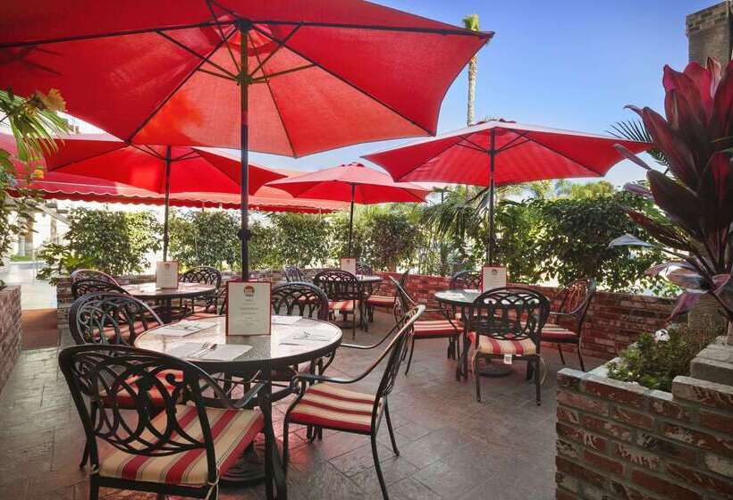 فندق Ramada By Wyndham Costa Mesa/newport Beach