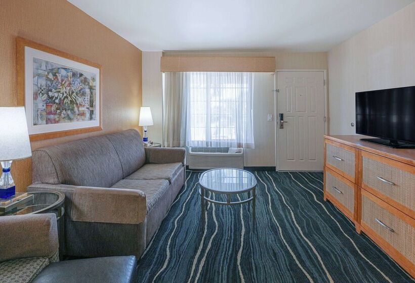 فندق Ramada By Wyndham Costa Mesa/newport Beach