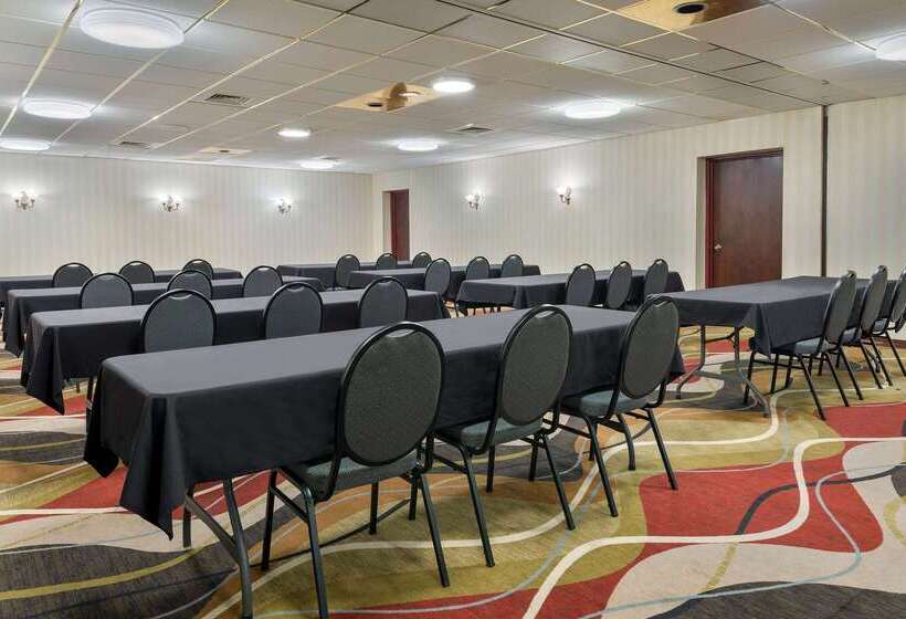 فندق Travelodge By Wyndham Indianapolis Speedway