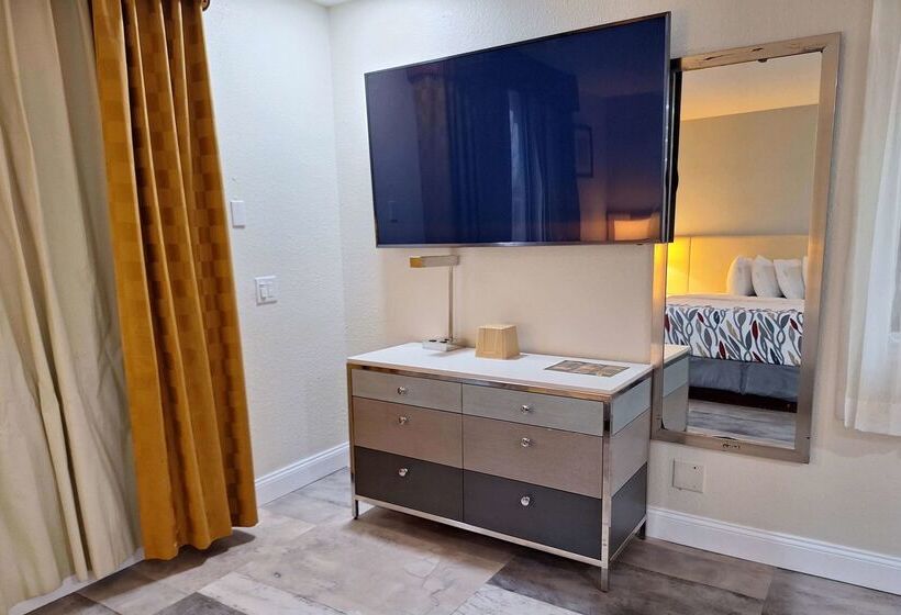 فندق Travelodge By Wyndham Indianapolis Speedway