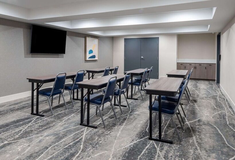 فندق Ramada By Wyndham Modesto Yosemite Area