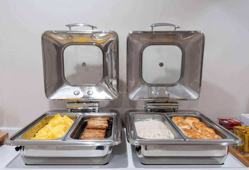 فندق Ramada By Wyndham Modesto Yosemite Area