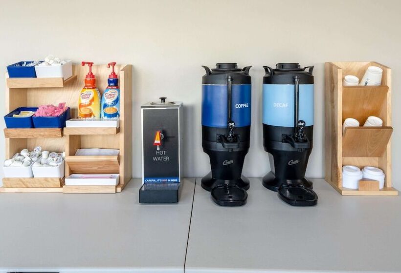 فندق Ramada By Wyndham Modesto Yosemite Area