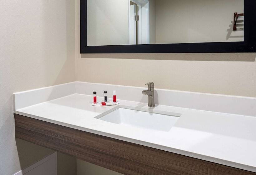 فندق Ramada By Wyndham Modesto Yosemite Area