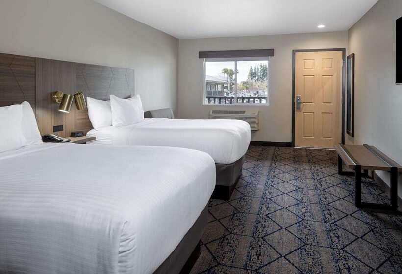 فندق Ramada By Wyndham Modesto Yosemite Area