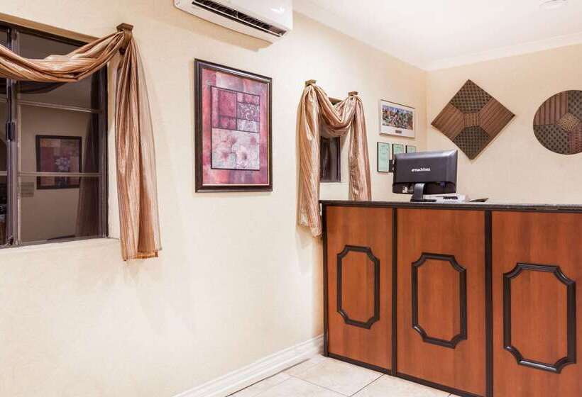 호텔 Ramada By Wyndham San Diego Poway Miramar