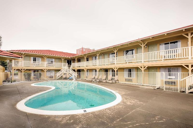 هتل Red Lion Inn & Suites Redding