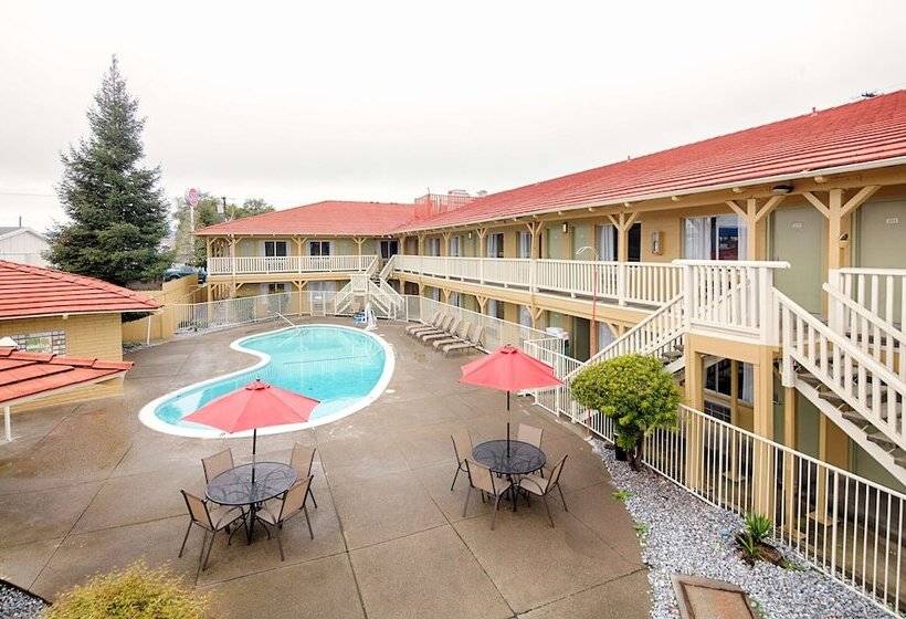 فندق Red Lion Inn & Suites Redding