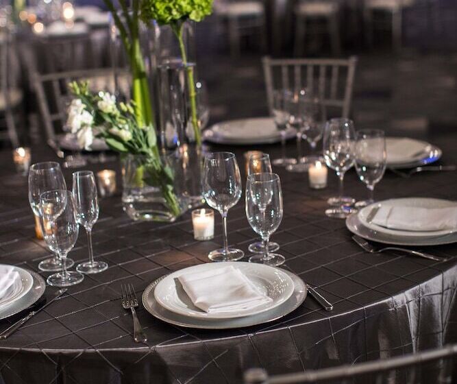 בית מלון כפרי Renaissance Toledo Downtown