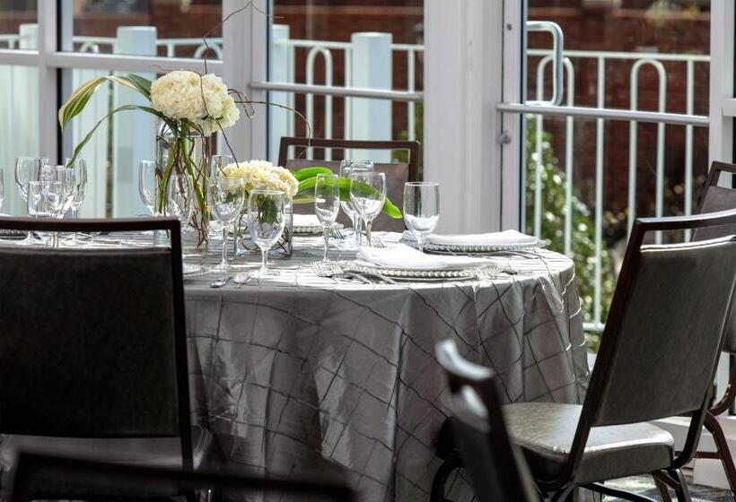 בית מלון כפרי Renaissance Waterford Oklahoma City