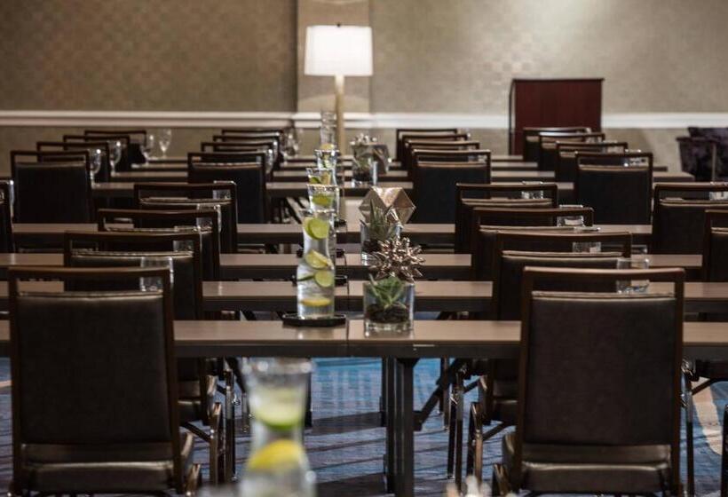 בית מלון כפרי Renaissance Waterford Oklahoma City