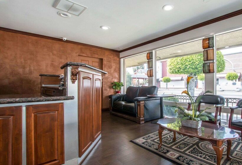 ホテル Rodeway Inn Convention Center