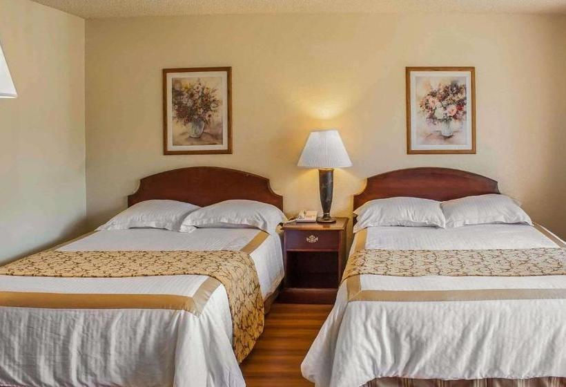 בית מלון כפרי Rodeway Inn & Suites