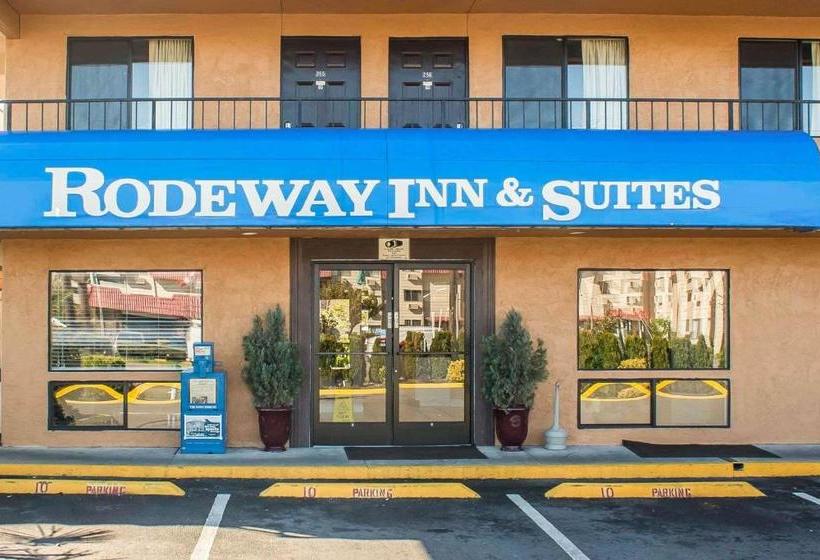ホテル Rodeway Inn & Suites