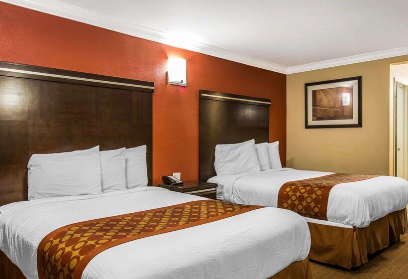 فندق Rodeway Inn & Suites Corona
