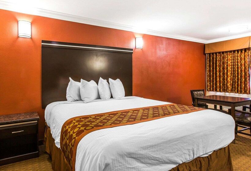 فندق Rodeway Inn & Suites Corona