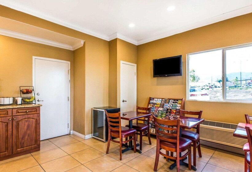 호텔 Rodeway Inn & Suites Corona