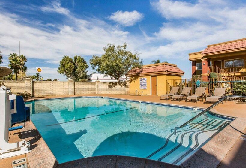 호텔 Rodeway Inn & Suites Corona