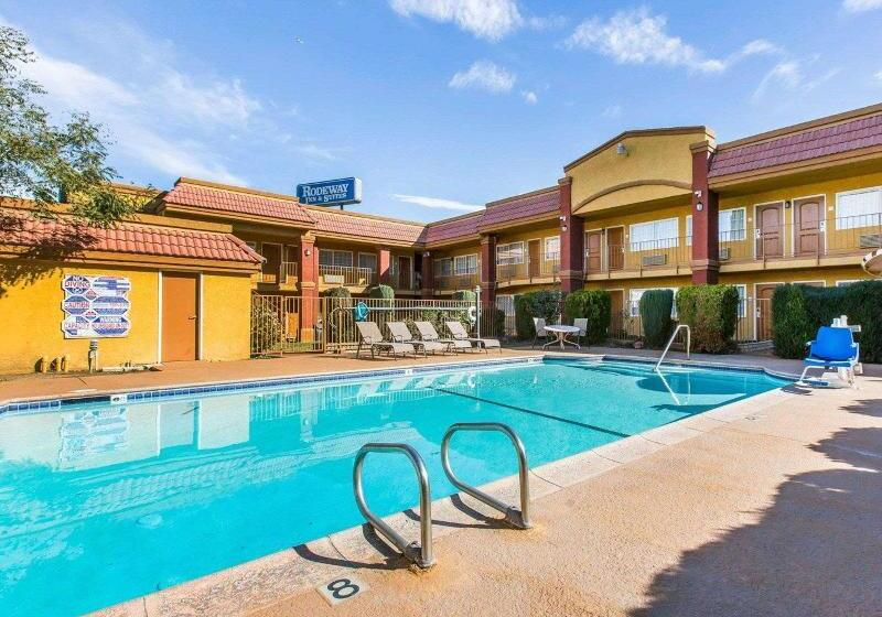 فندق Rodeway Inn & Suites Corona