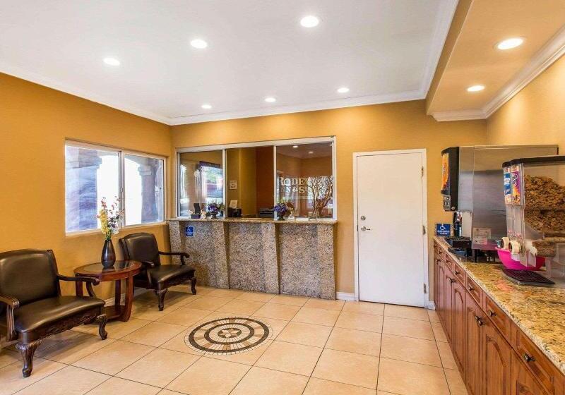 호텔 Rodeway Inn & Suites Corona