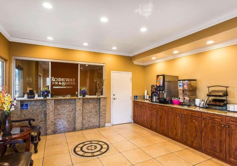 فندق Rodeway Inn & Suites Corona
