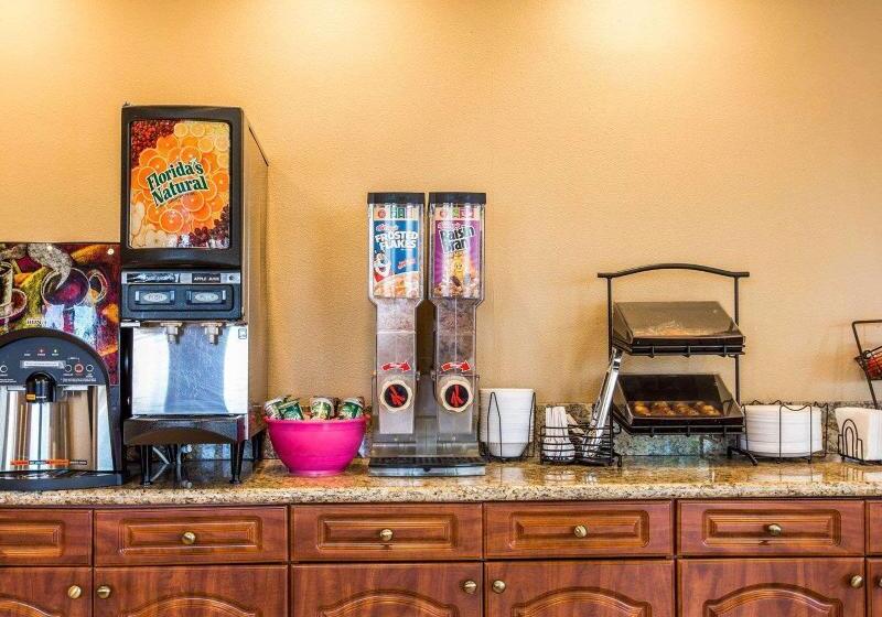 호텔 Rodeway Inn & Suites Corona