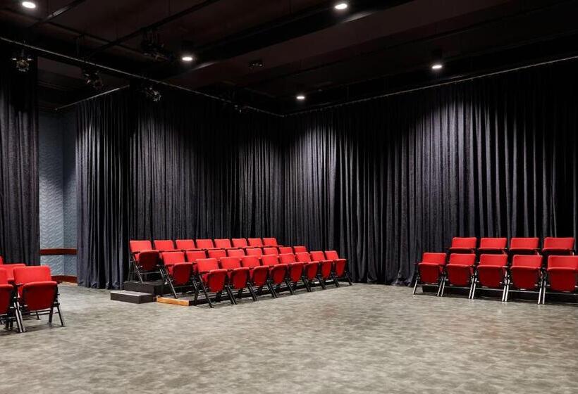 Отель Saint Kate   The Arts