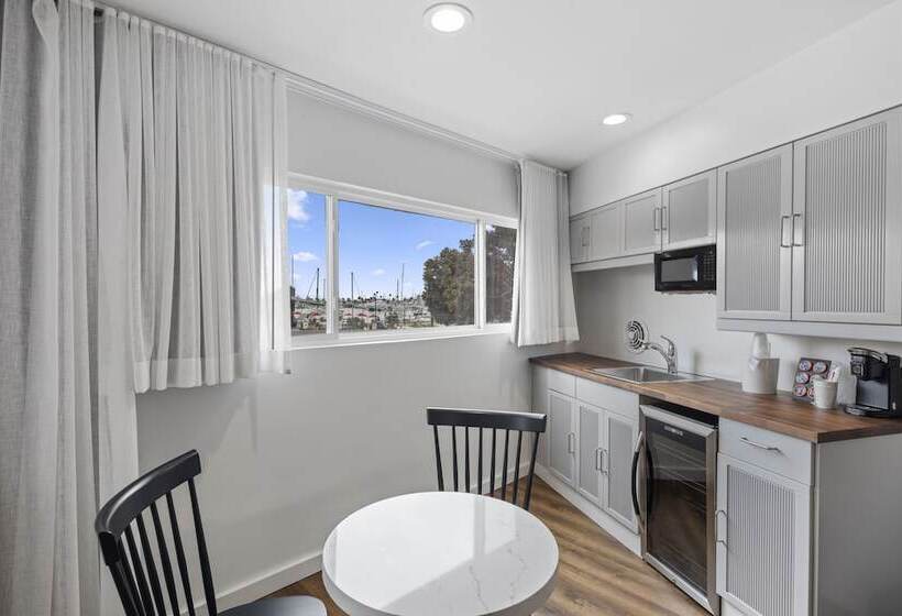 Sea Harbor Hotel   San Diego