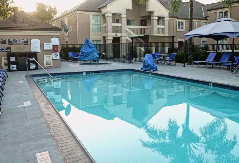 בית מלון כפרי Sonesta Es Suites San Jose Airport