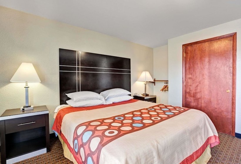 هتل Super 8 By Wyndham Newark De