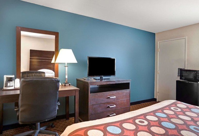 هتل Super 8 By Wyndham Newark De
