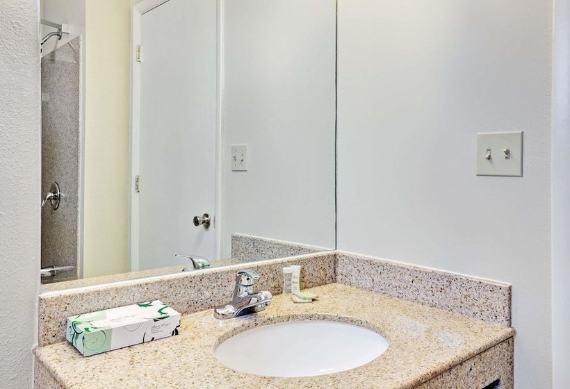 Отель Super 8 By Wyndham Newark De