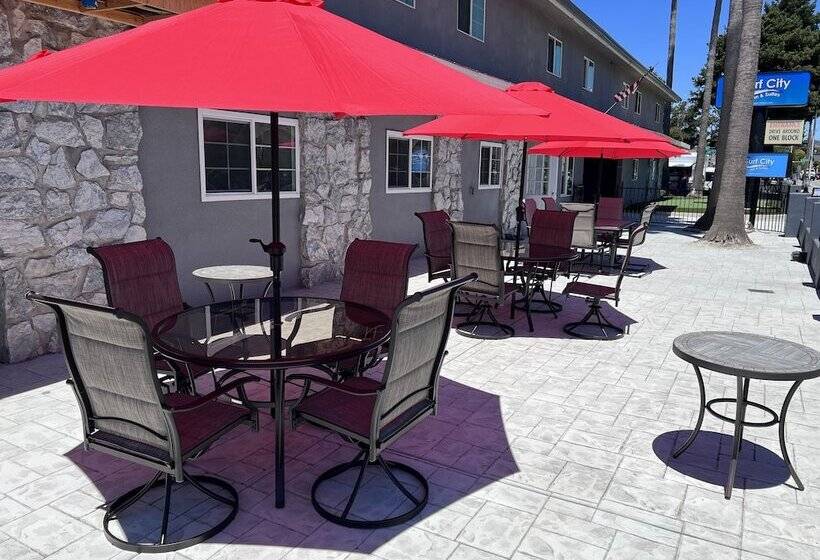 فندق Surf City Inn & Suites