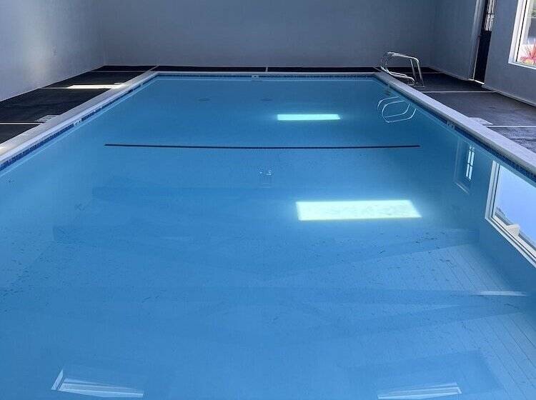 فندق Surf City Inn & Suites