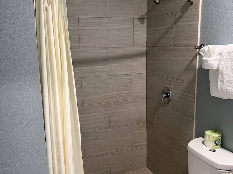 فندق Surf City Inn & Suites