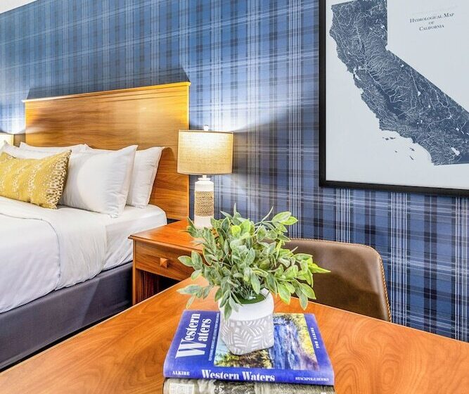 ホテル The Angler Lodge