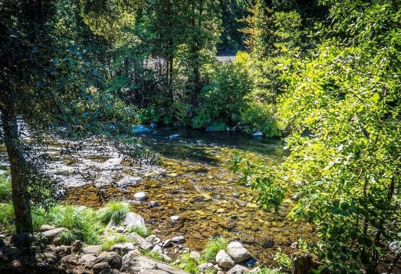 ホテル The Angler Lodge