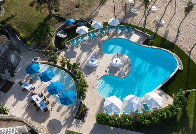 هتل The Buccaneer Beach & Golf Resort