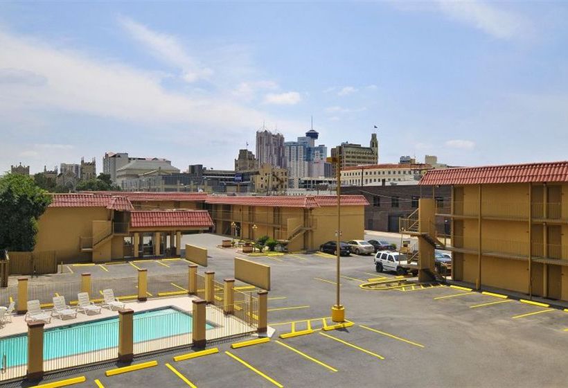 فندق Rodeway Inn Downtown near Riverwalk